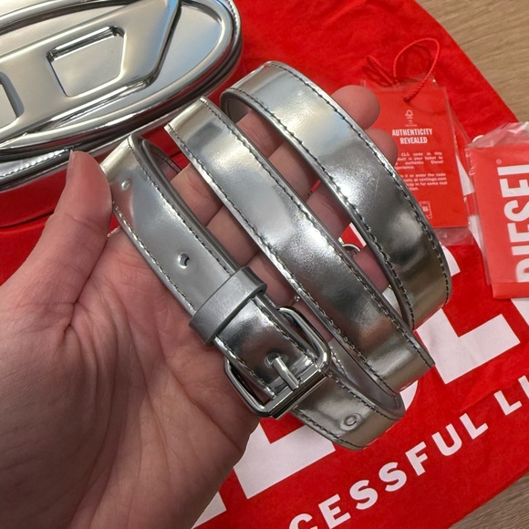 Diesel 1DR Shoulder Bag in Silver - Picture 11 of 11